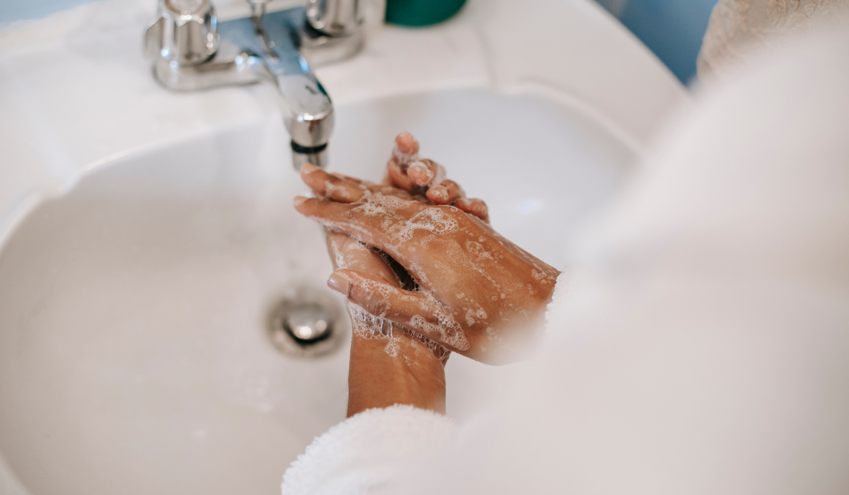 Washing hands to prevent c. diff spread